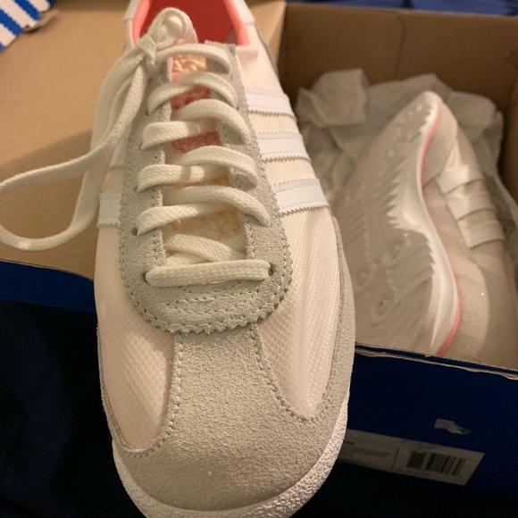 Adidas size 7.5 brand new in a box - Picture 2 of 5